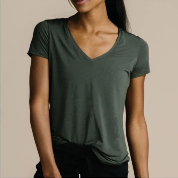 ZYIA Tops - Zyia Pine Green Wanderer Short Sleeve T Short Sz M